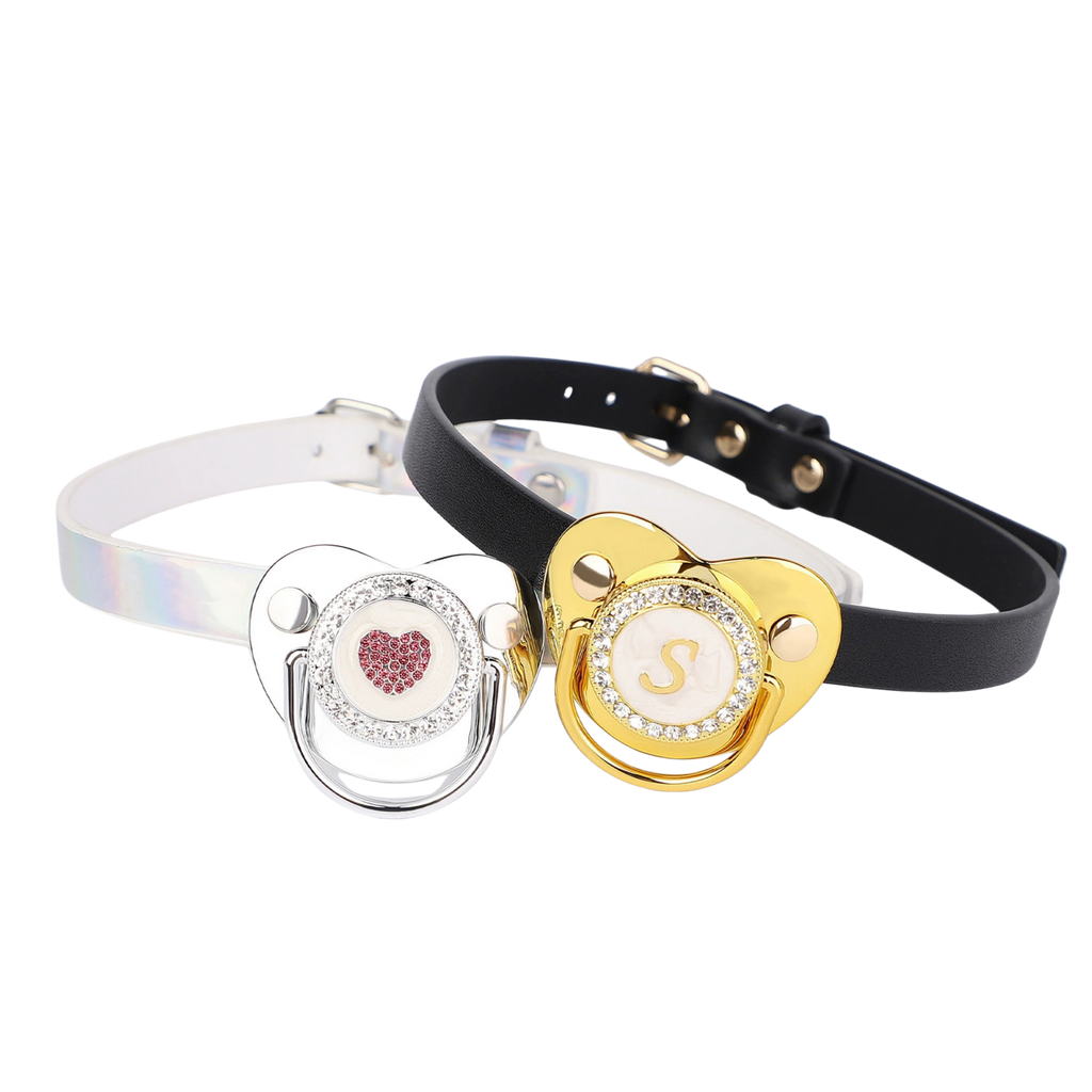 Couple's SM training props, diamond-encrusted nipple plugs, erotic mouth gags, erotic chain nipple clamps, alternative adult products